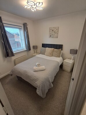 3 makuuhuonetta, silitysrauta/-lauta, Wi-Fi, vuodevaatteet