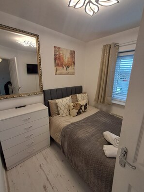 3 bedrooms, iron/ironing board, WiFi, bed sheets