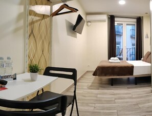 Superior Double Room, Balcony, City View | Free WiFi - Ch Cruz Madrid (Madrid)
