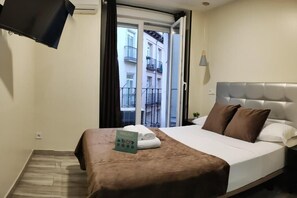 Superior Double Room, Balcony, City View | Free WiFi - Ch Cruz Madrid (Madrid)