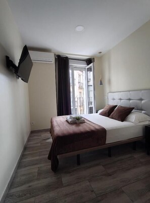 Superior Double Room, Balcony, City View | Free WiFi - Ch Cruz Madrid (Madrid)