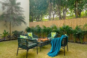 Outdoor dining - Manovan Resort (Belparao)