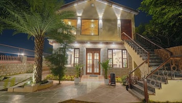 المنشأة من الخارج