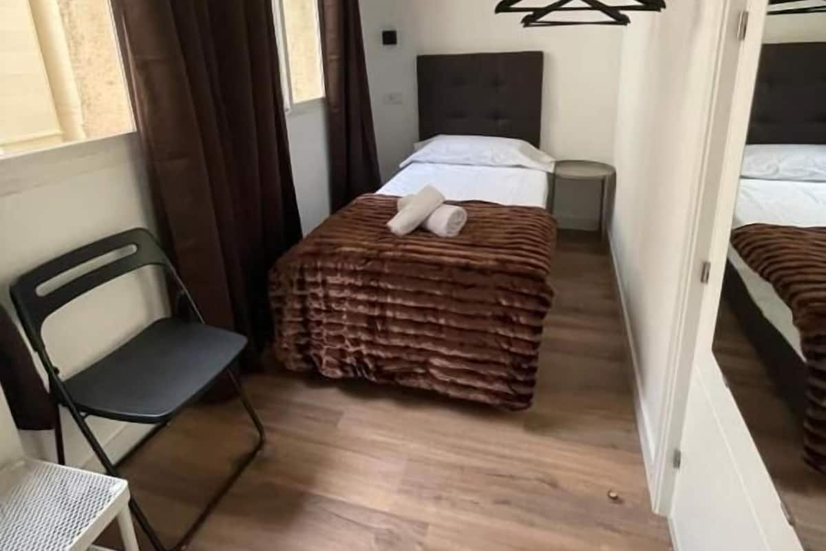 Standard Single Room, Courtyard View | Desk, soundproofing, free WiFi, wheelchair access