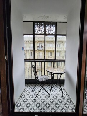 Deluxe Double Room, 1 Double Bed, Terrace, City View | Interior - Hostal Arenal Madrid (Madrid)