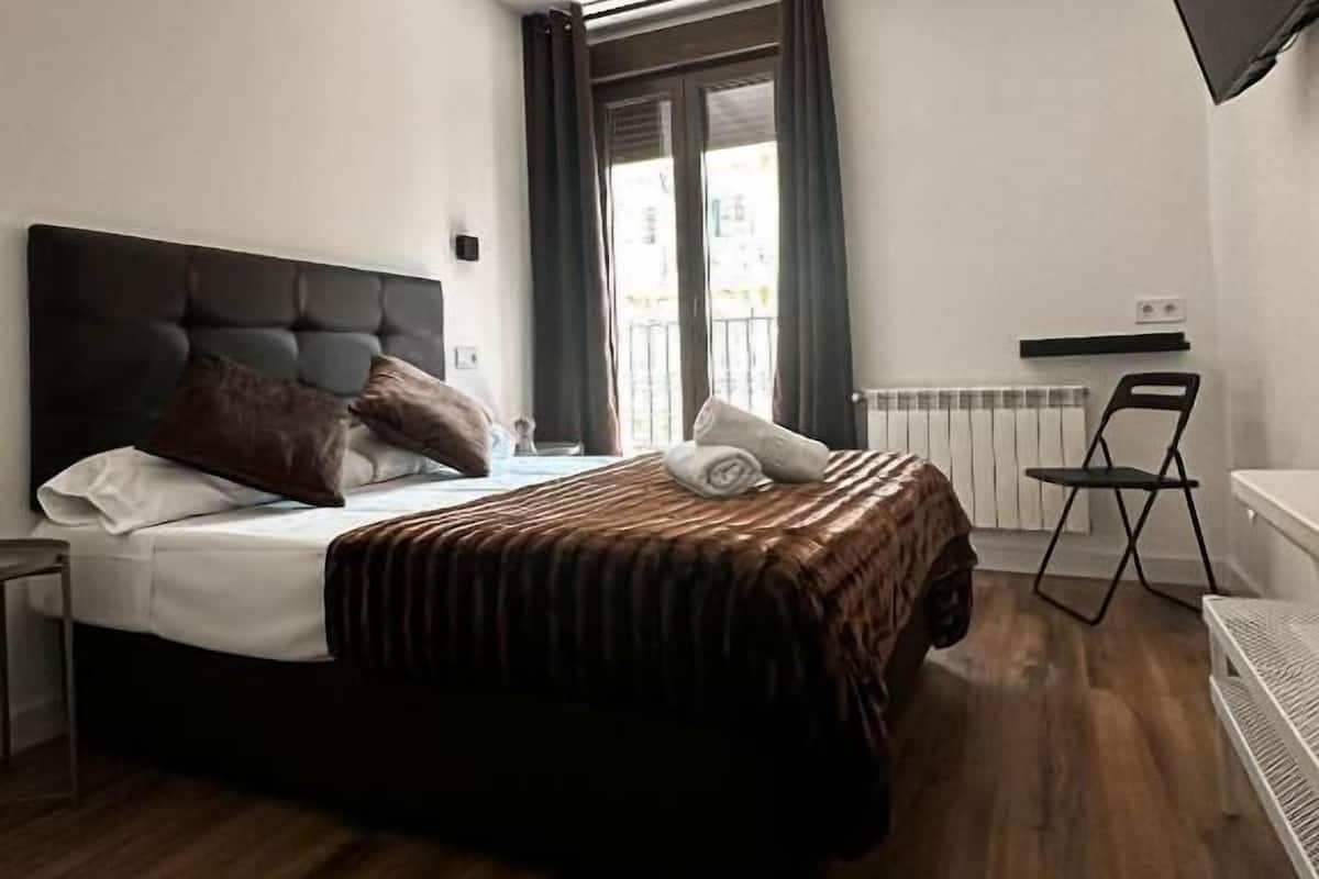 Deluxe Double Room, Balcony, City View | Desk, soundproofing, free WiFi, wheelchair access