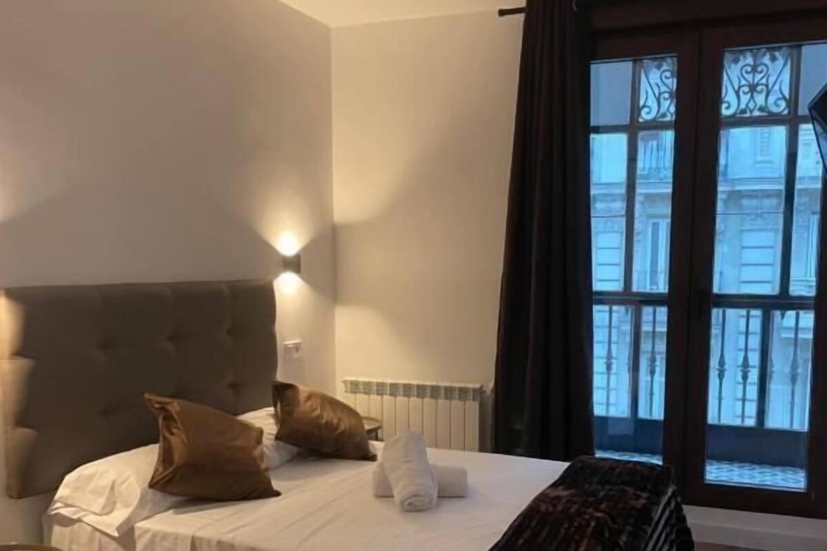 Phòng đôi Deluxe, 1 giường đôi, hiên, quang cảnh thành phố | Phòng cách âm, truy cập Internet không dây miễn phí 