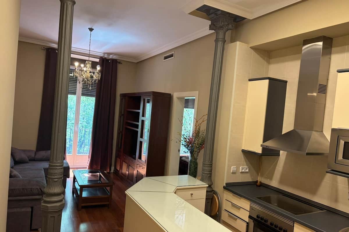 Executive Triple Room, City View | Living area | TV