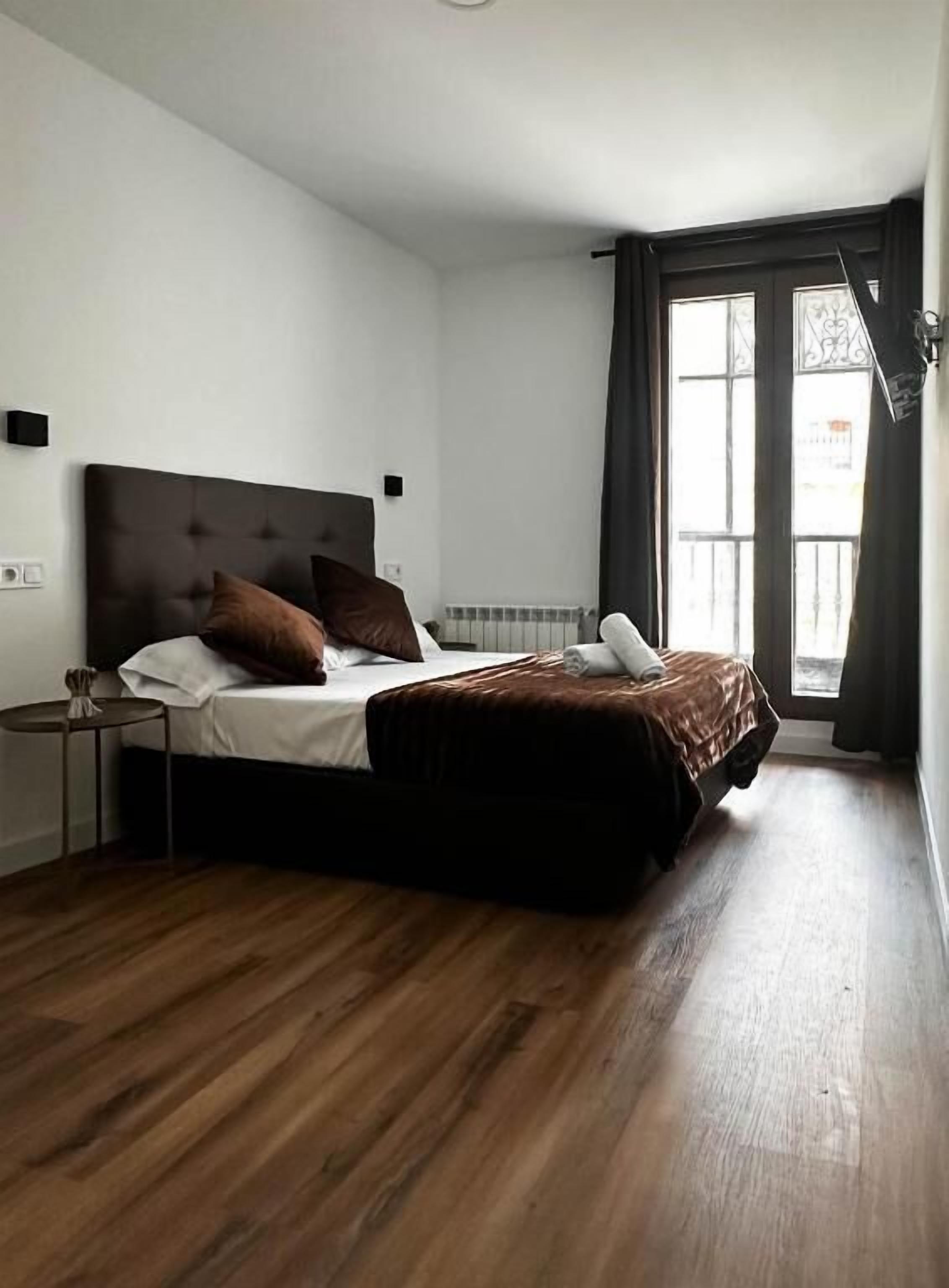 Habitación Deluxe doble, balcón, vistas a la ciudad | Escritorio, sistema de insonorización, wifi gratis