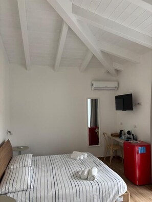 Desk, blackout curtains, free WiFi - Domo IL Tramonto Giba (Sardegna)