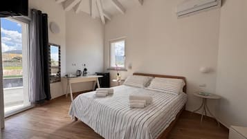 Desk, blackout curtains, free WiFi