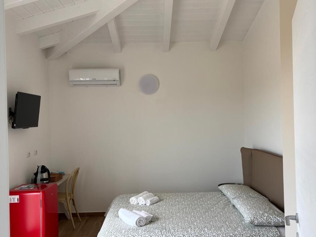 Desk, blackout curtains, free WiFi