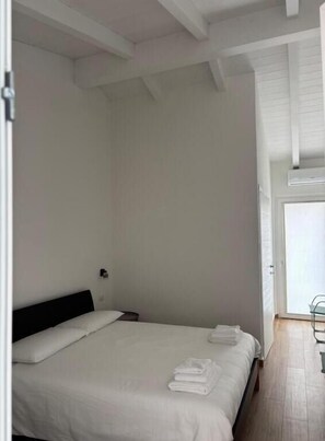 Desk, blackout curtains, free WiFi - Domo IL Tramonto Giba (Sardegna)