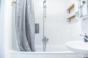 Basic Apartment | Bathroom - Comfy 4BR Apt Near AKH Hospital WiFi (Vienna)