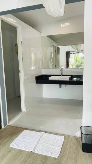 Shower, hair dryer, towels - Fill your heart with nature at House of Lee#1 (Tambon Khok Kloi)