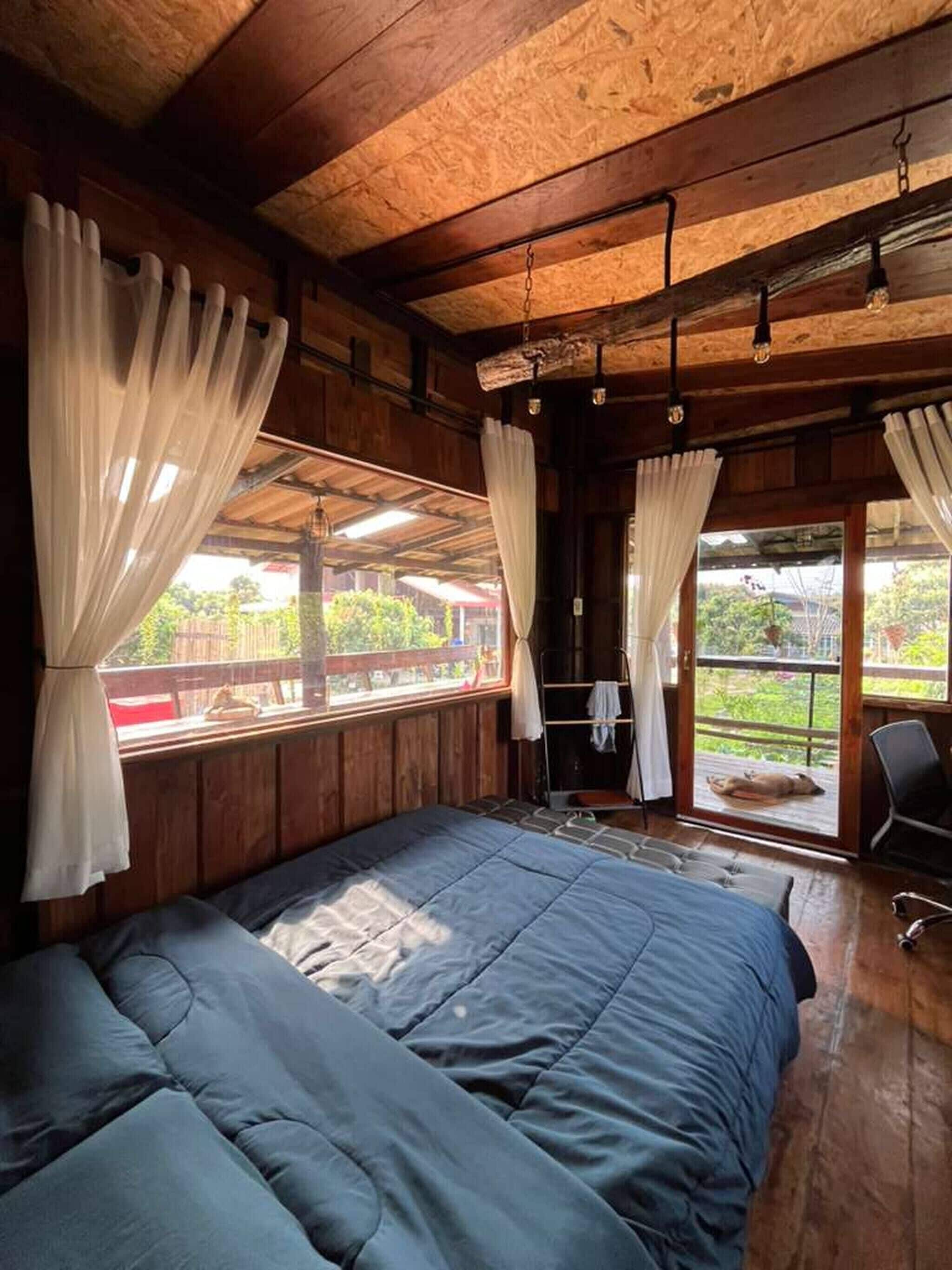 1 habitación, tabla de planchar con plancha y acceso a internet 