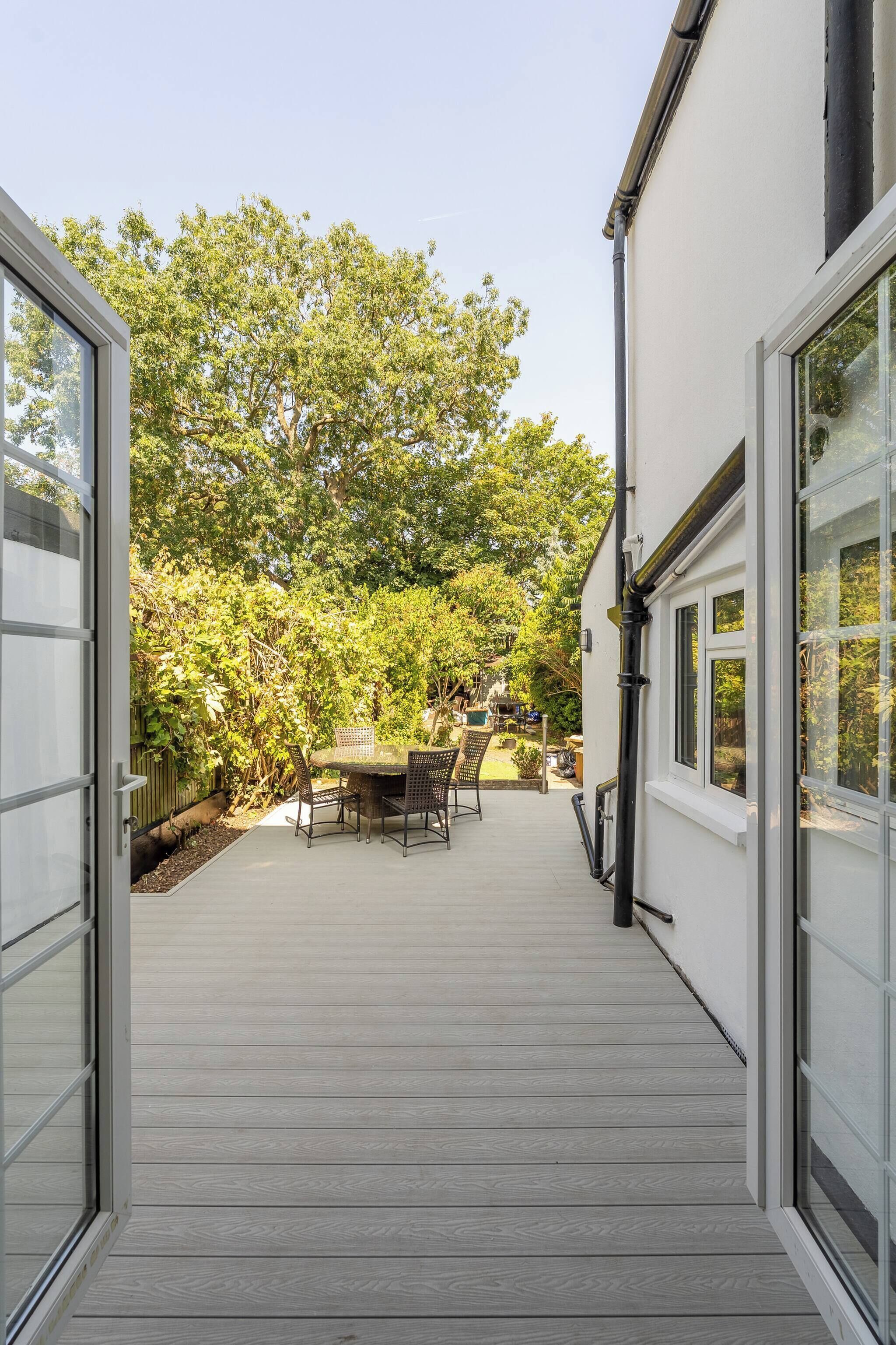 屋外ダイニングエリア