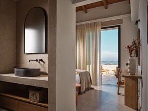 4 bedrooms, in-room safe, iron/ironing board, travel cot