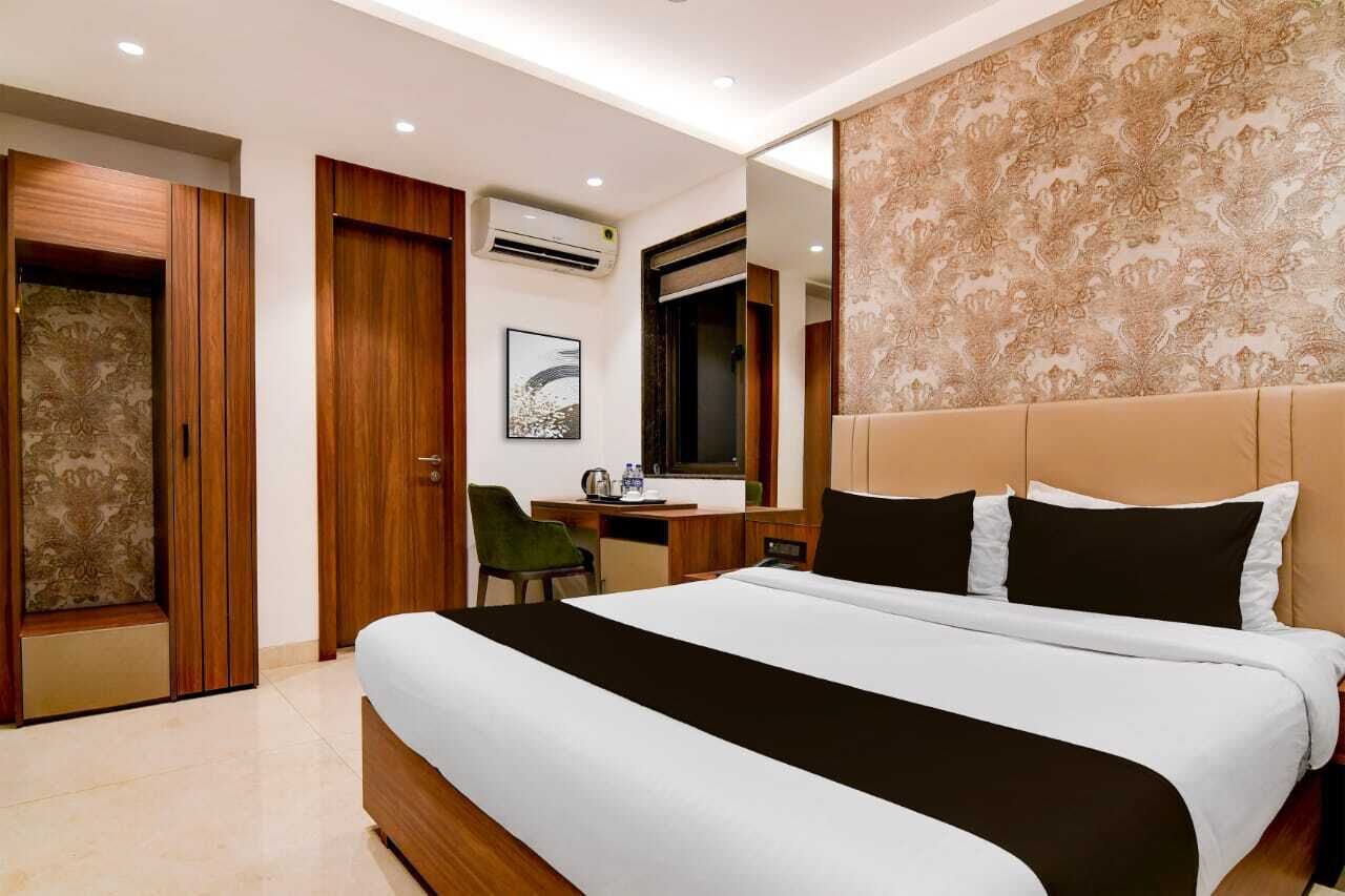 Työpöytä, kannettavalle tietokoneelle sopiva työtila, ilmainen Wi-Fi