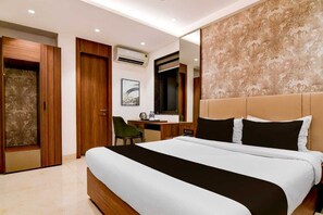 Työpöytä, kannettavalle tietokoneelle sopiva työtila, ilmainen Wi-Fi