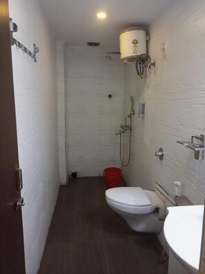 Shower, free toiletries, hair dryer, bathrobes - Hotel Eco Park (Barasat)