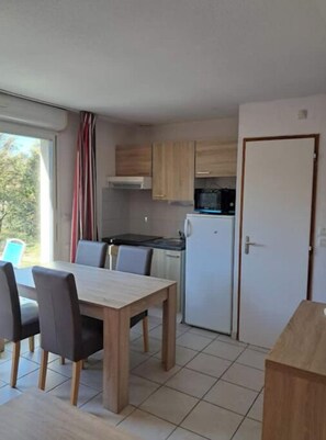 Dining - Apartments in vacation homes (Salavas)