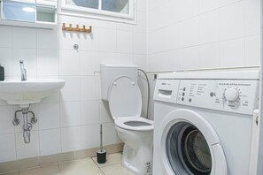 Basic Apartment | Bathroom - Easy Access 2BR Apartment Near AKH (Vienna)
