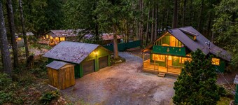 Mountain Retreat -Hot Tub -Fire Pit -Stevens Pass -River Access -Pet Friendly