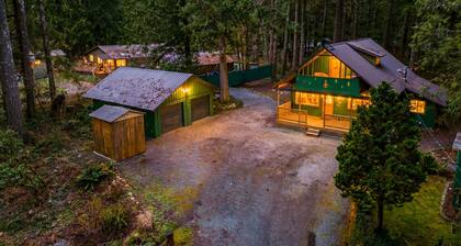 Mountain Retreat -Hot Tub -Fire Pit -Stevens Pass -River Access -Pet Friendly