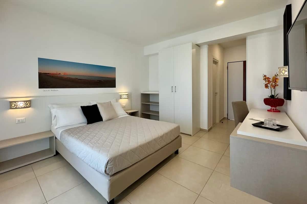 Superior Room, Balcony, Sea View | Hypo-allergenic bedding, down comforters, in-room safe, desk