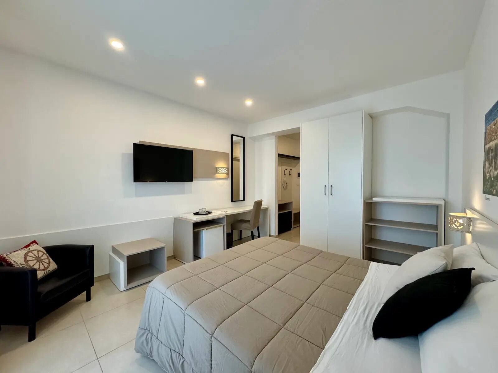 Comfort Room, Balcony, Sea View | Hypo-allergenic bedding, down comforters, in-room safe, desk