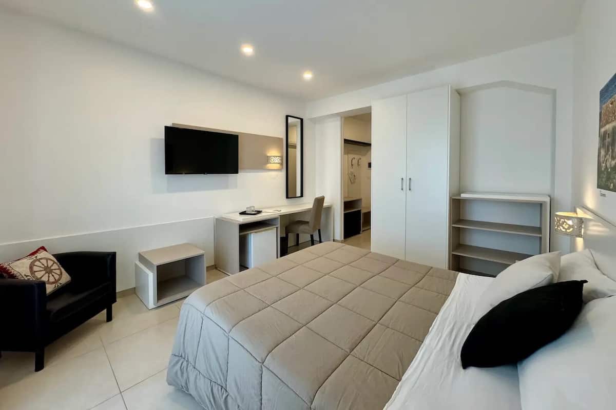 Comfort Room, Balcony, Sea View | Hypo-allergenic bedding, down comforters, in-room safe, desk