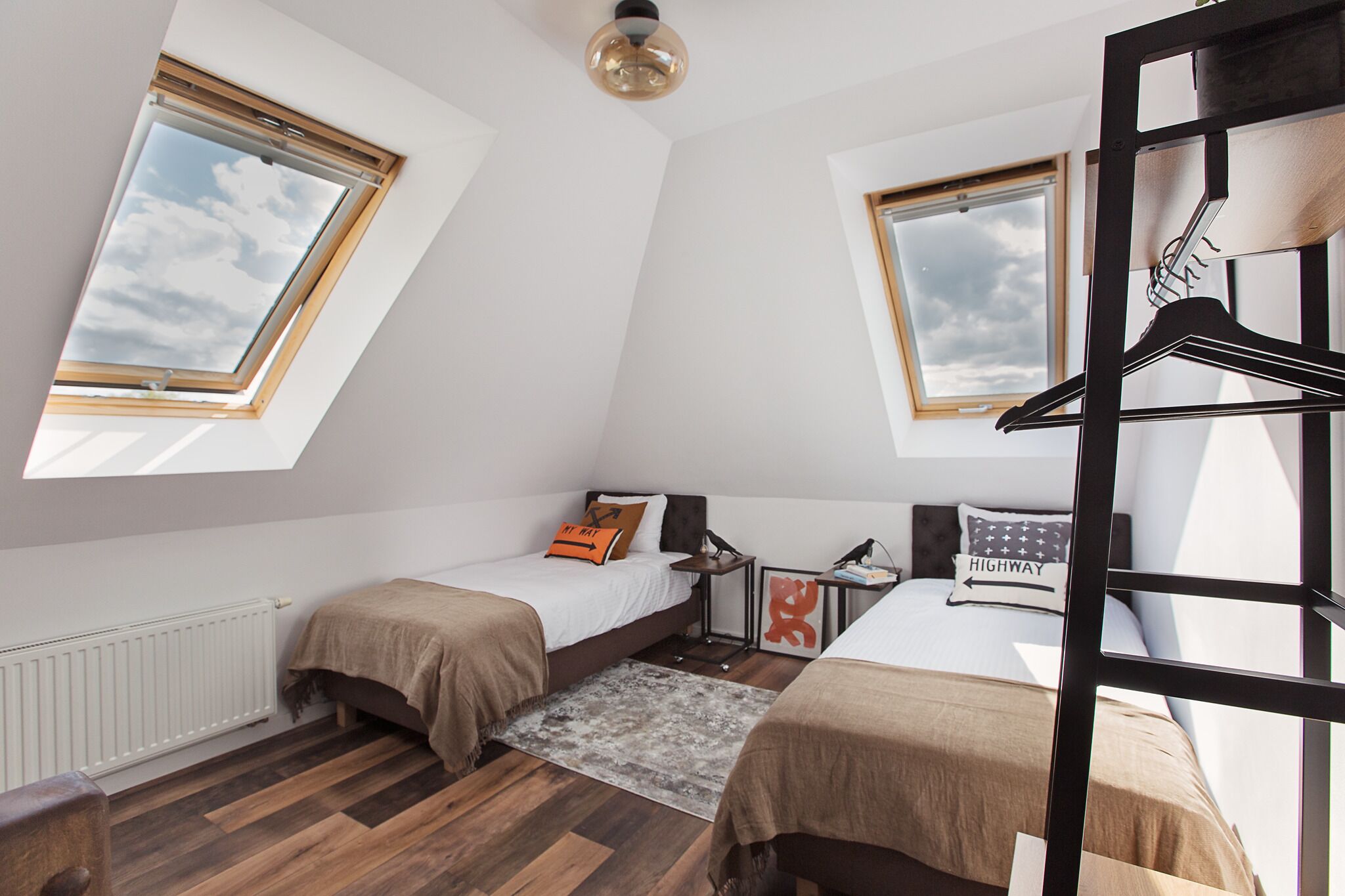 2 habitaciones, caja de seguridad en la habitación y escritorio 