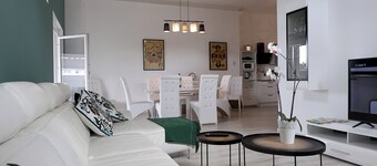 Apartment with three bedrooms, bathroom, 2 WCs, terrace and parking spaces