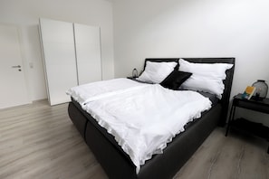 3 makuuhuonetta, silitysrauta/-lauta, Wi-Fi, vuodevaatteet