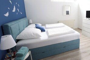 3 chambres, fer et planche à repasser, Wi-Fi, draps fournis
