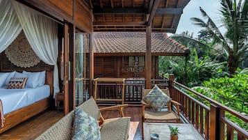 Chambre Double Deluxe, balcon, vue piscine | Enceinte de lâhĂ©bergement