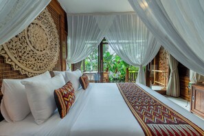 Phòng đôi Superior, lanai, quang cảnh hồ bơi | Két bảo mật tại phòng, bàn ủi/dụng cụ ủi quần áo 