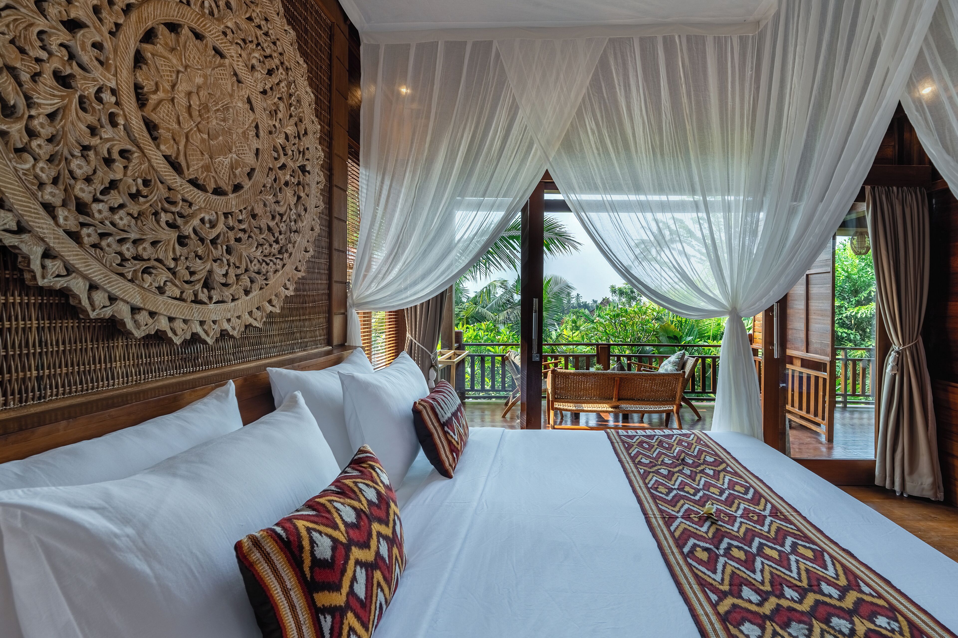 Phòng đôi Deluxe, ban công, quang cảnh hồ bơi | Két bảo mật tại phòng, bàn ủi/dụng cụ ủi quần áo 