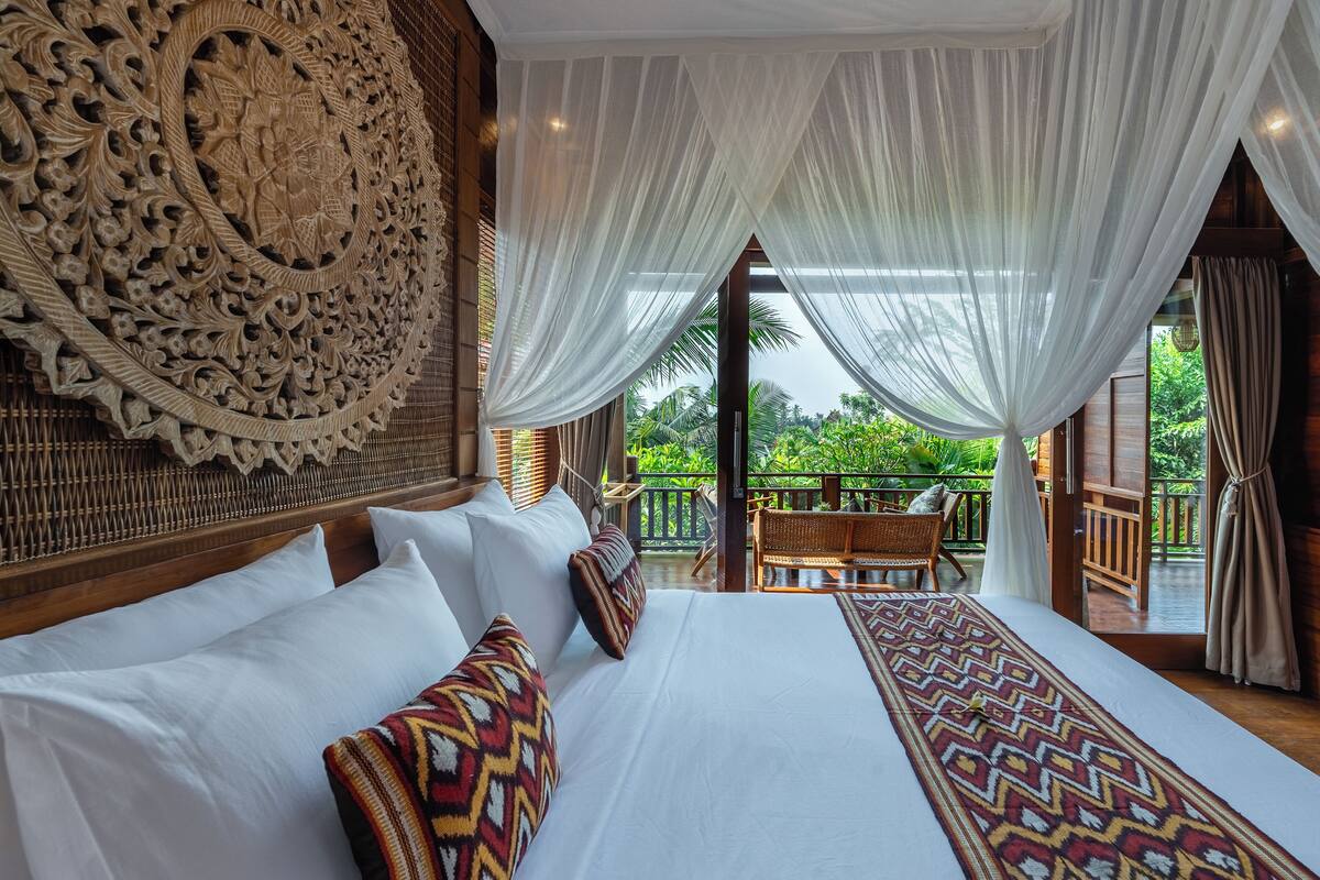 Deluxe Double Room, Balcony, Pool View | Bar mini, peti besi dalam bilik, seterika/papan seterika, Wi-fi percuma 