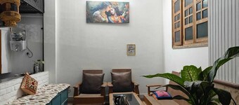 Spacious 8-bedroom house in lovely Varanasi with AC and modern Amenities