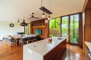 Fridge, microwave, oven, stovetop - Rosa Village (Jimbaran)
