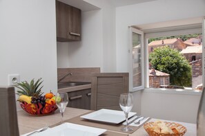 Dining - Magnificent renovated T2 - Sea view - Quiet, all within walking distance (Piana)