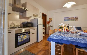 Fridge, microwave, stovetop, coffee/tea maker - Beautiful apartment in Mascali with WiFi (Mascali)