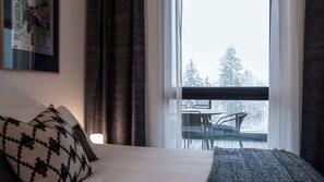 4 bedrooms, iron/ironing board, internet