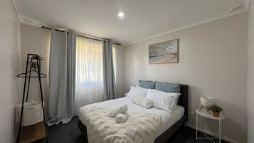 3 bedrooms, bed sheets