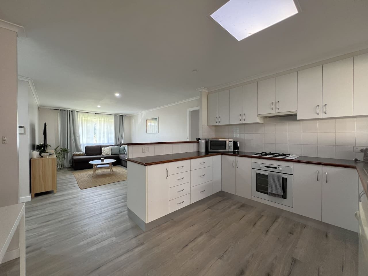 Réfrigérateur, micro-ondes, four, lave-vaisselle