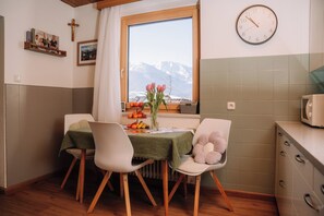 舒適獨棟房屋, 多間臥室, 山景, 花園 | 私人廚房 | 咖啡機/沖茶器、電熱水壺