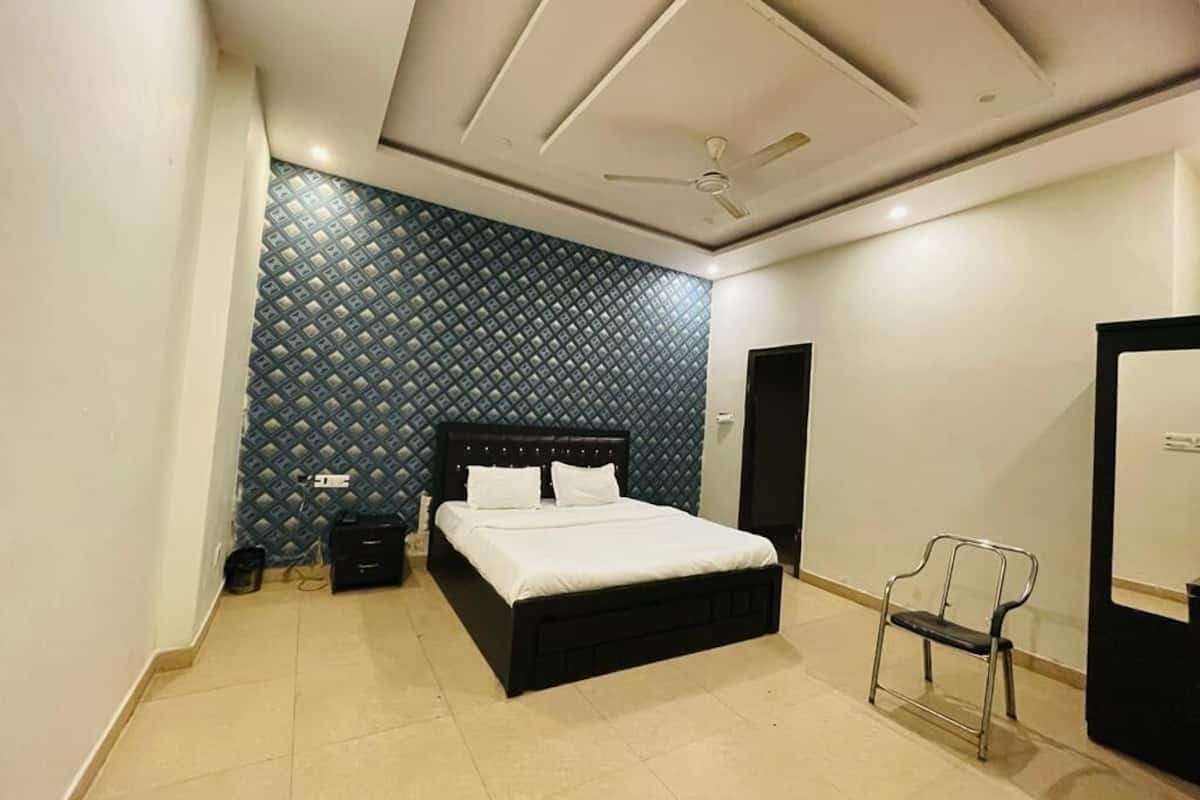 Espacio para trabajar con laptop y wifi gratis