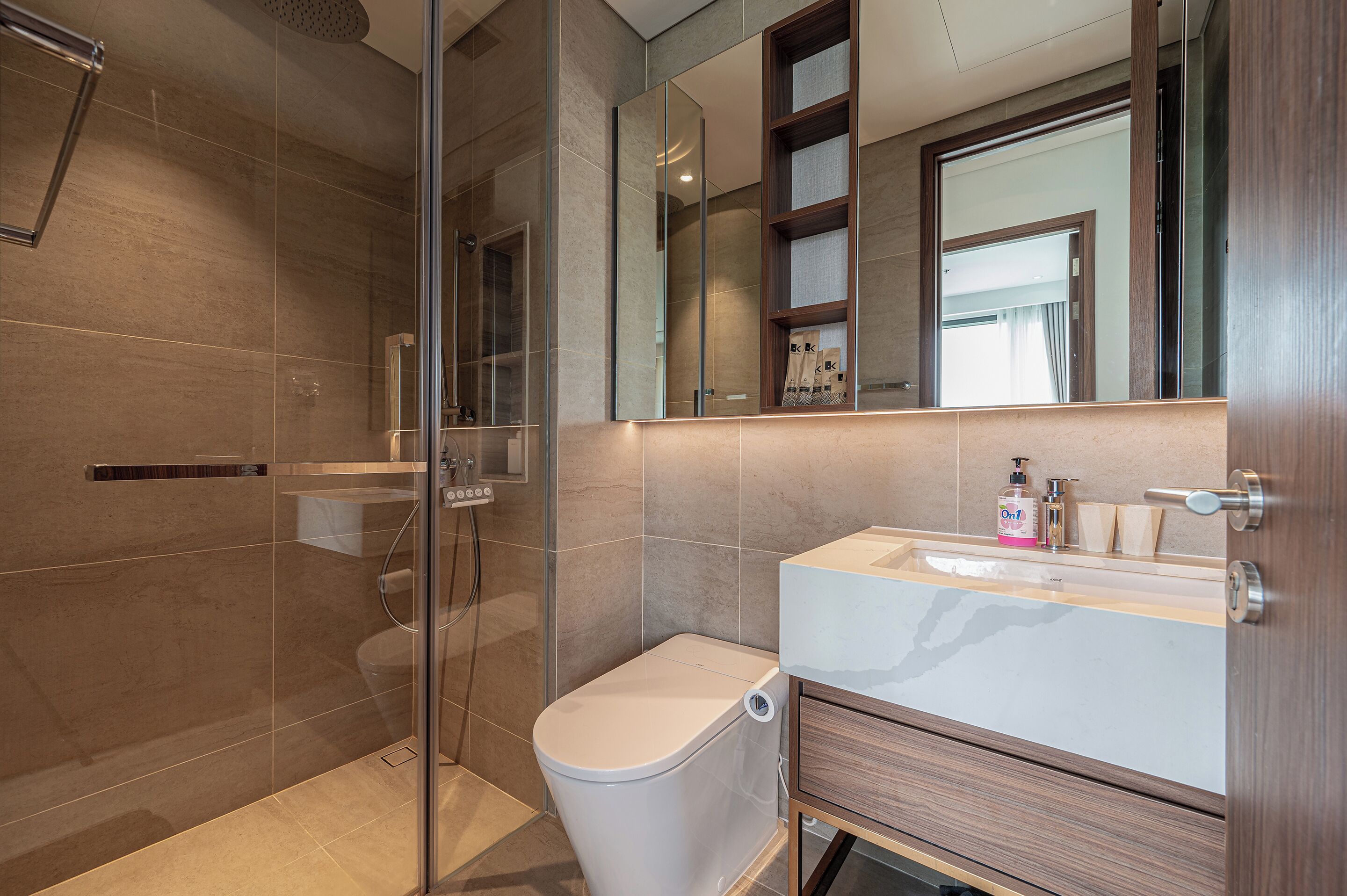 Dusj, hårføner, bidé og håndklær